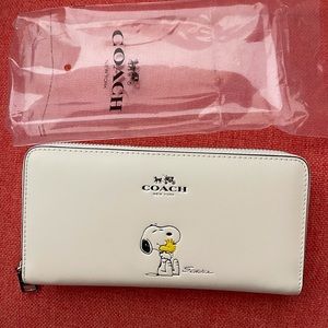 Coach snoopy wallet